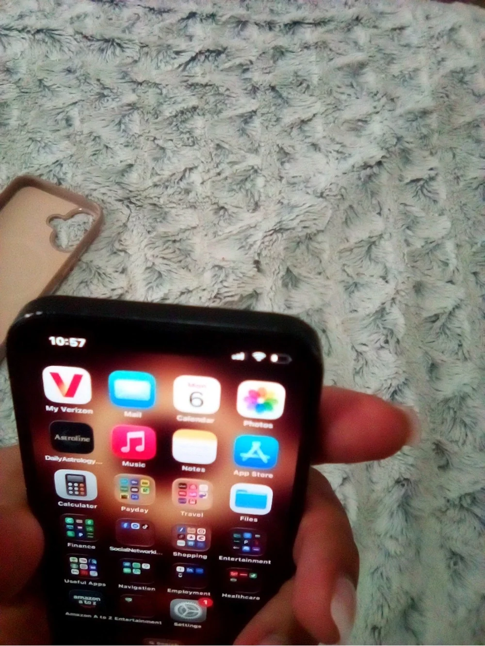 Apple iPhone 16e- (Black)128 gb VZW